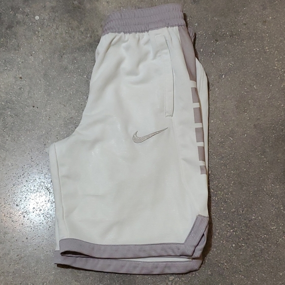 Nike Short - Picture 4 of 5
